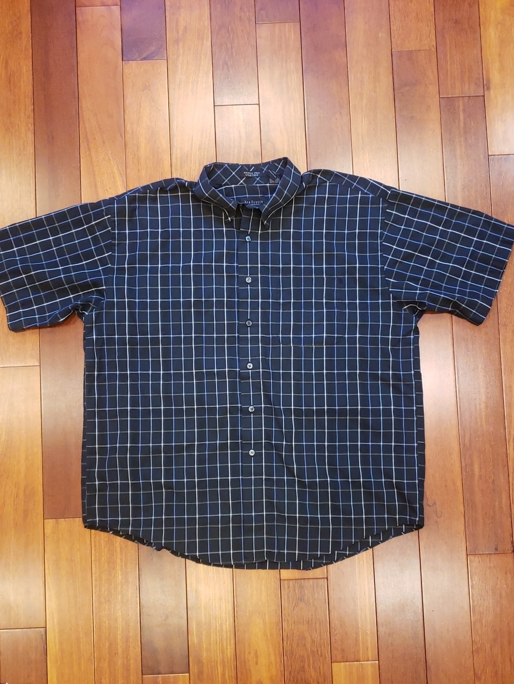 Van Heusen Men's XL Short Sleeve Button Down Shirt